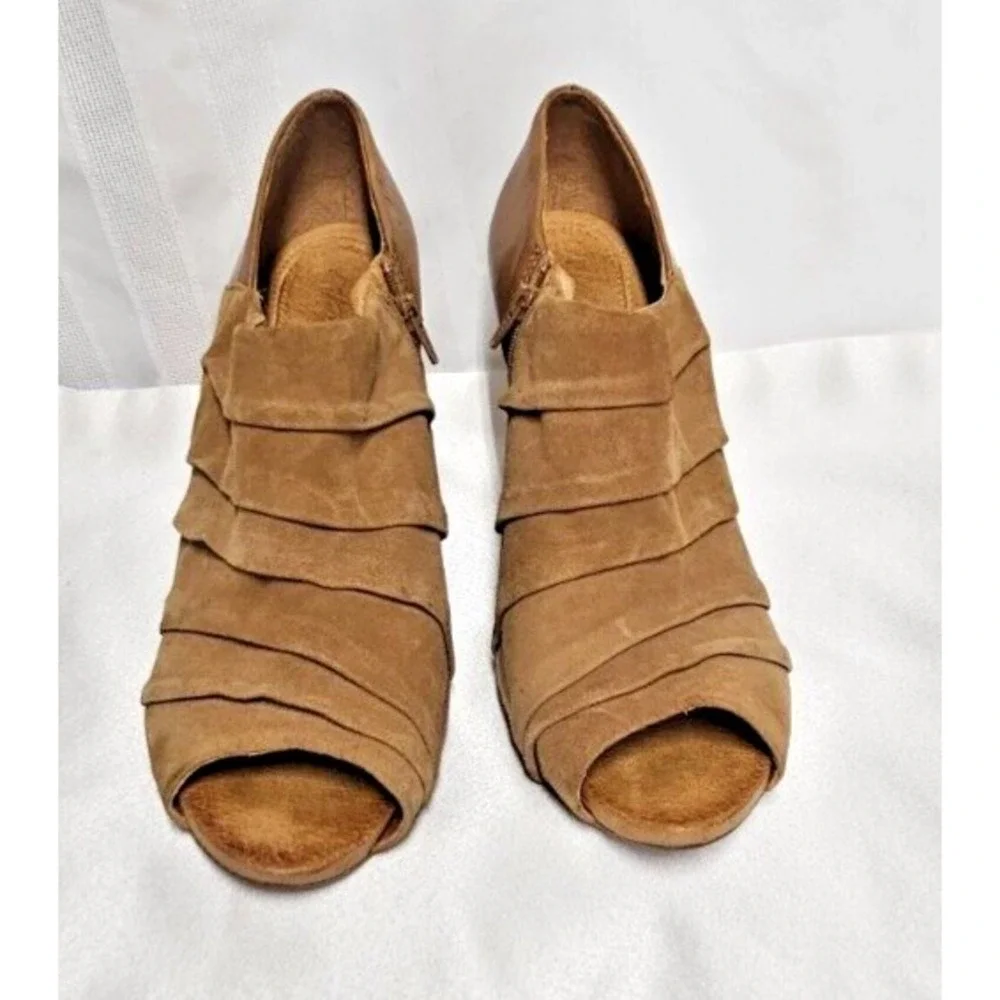 Naya GENESIS Suede Leather Peep Toe‎ Bootie Zip Up Bamboo Heels Size 9W